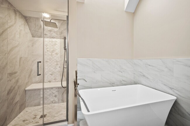 Building Photo - 142 N Dixon Dr