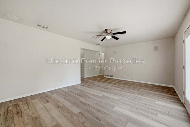 Building Photo - 302 Iowa St