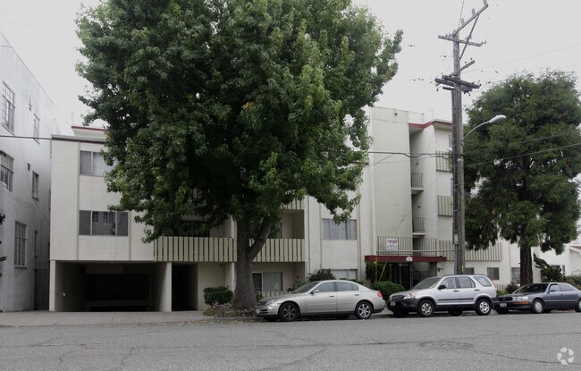 Building Photo - 166 Athol Ave