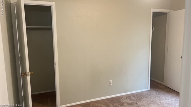 Building Photo - 501 Lantana Dr