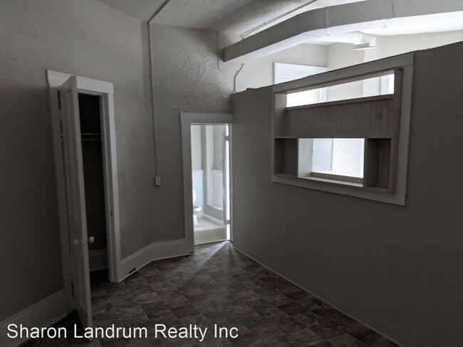 Building Photo - 2130 Portland Ave