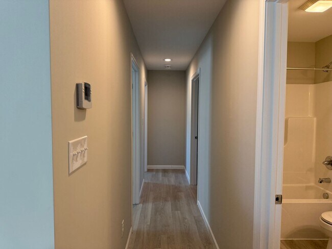 Building Photo - Fully Furnished 3 Bedroom, 2 Bath Home wit...