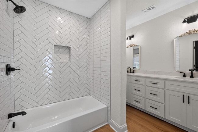 Building Photo - "Fully Remodeled 4-Bedroom Luxury Home Backing to a Greenbelt with Two Primary Suites!"