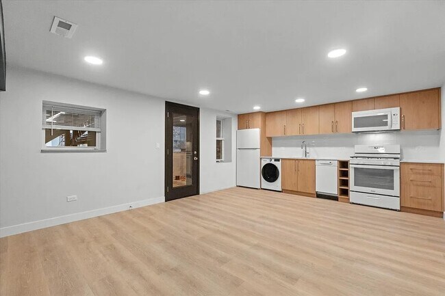 Building Photo - 927 N Mozart St