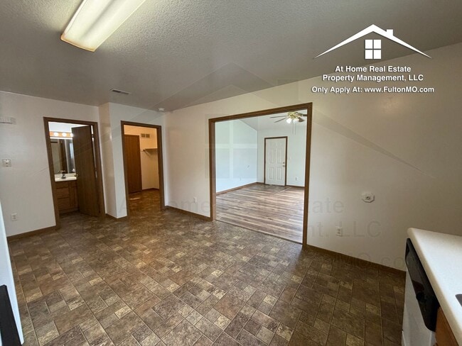 Building Photo - Gates Boulevard 2633–2635 Duplex