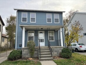 Building Photo - 536 E Jarvis Ave