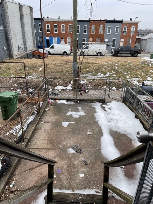 Building Photo - 719 N Milton Ave