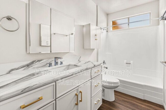 Building Photo - 915 Civic Center Dr