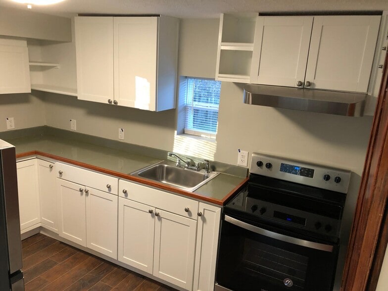 Kitchen - 184 Wickins Dr