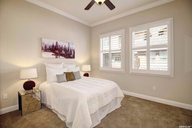Building Photo - Absolutely Stunning Home in Fabulous Pavil...