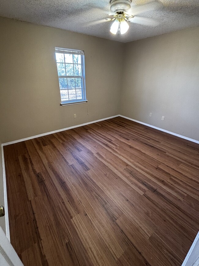 Building Photo - 18 Fairbrook Ln