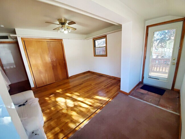 Building Photo - 910 Bungalow Ct