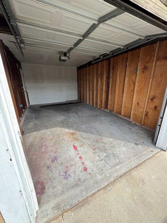 Building Photo - 1145-1149 Montauk Lane