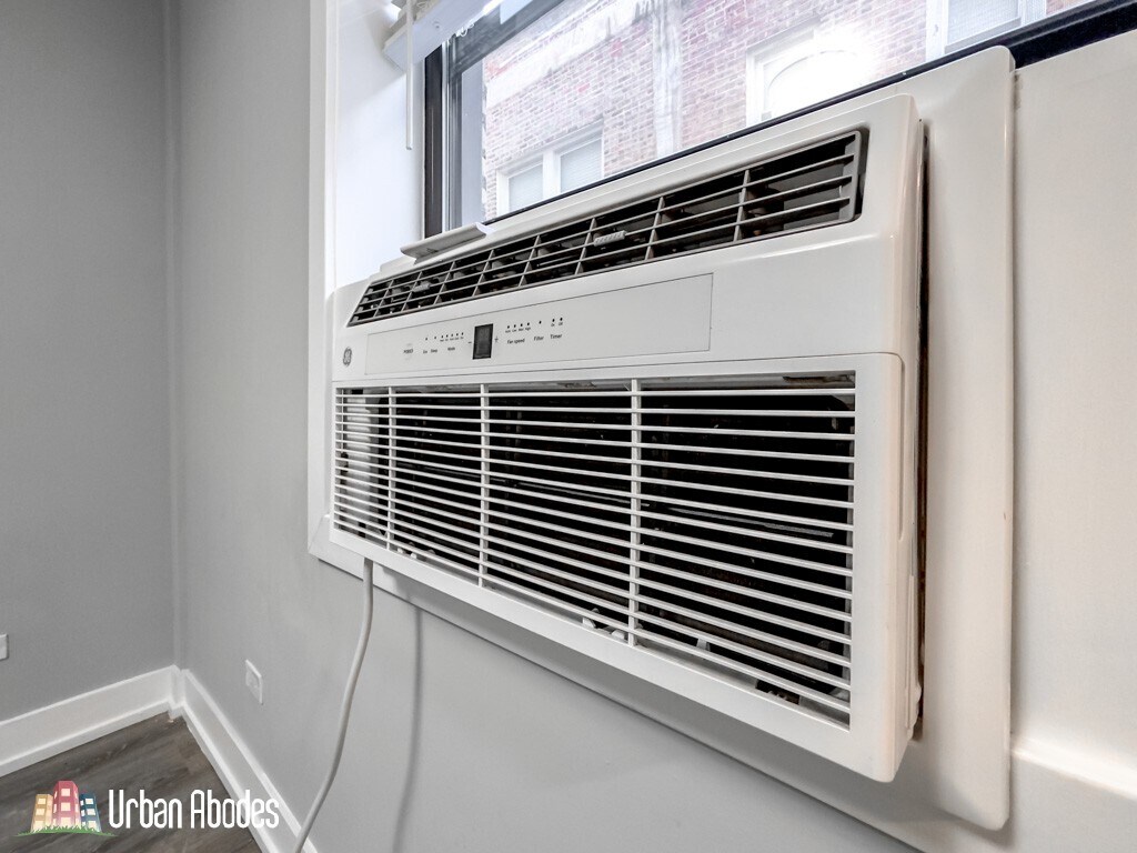 Building Photo - 503 W Belmont Ave