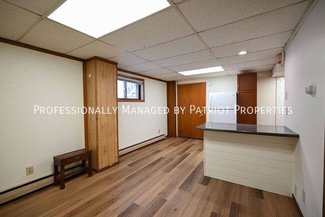 Building Photo - 616 W Washington St