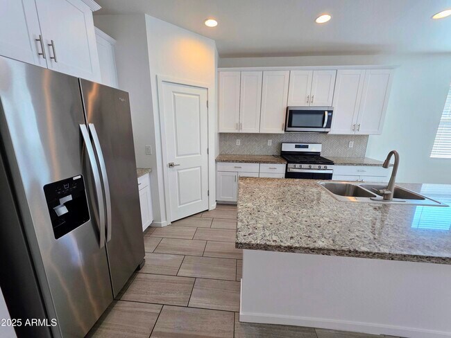 Building Photo - 4214 S 68th Ln
