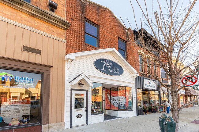 Building Photo - 318 W State St