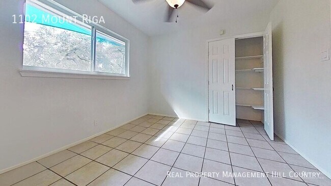 Building Photo - 1102 Mt Riga Dr