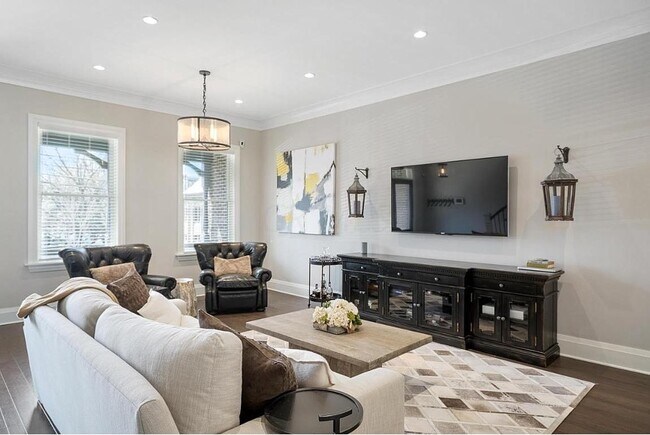 Building Photo - 112 W Starr Ave