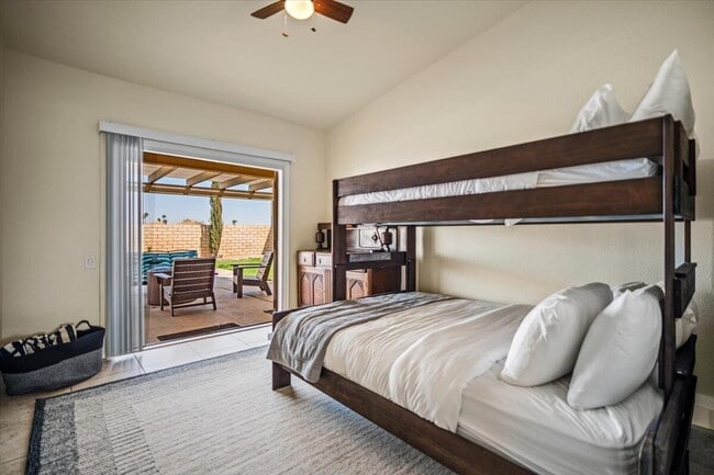 Building Photo - 41740 Jamaica Sands Dr