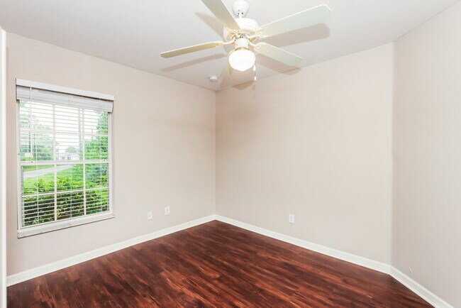 Building Photo - 2601 Darlene Pl