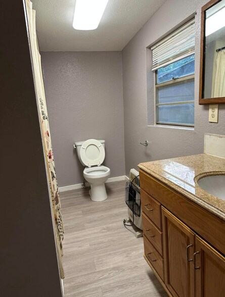 Building Photo - 306 Sutton St