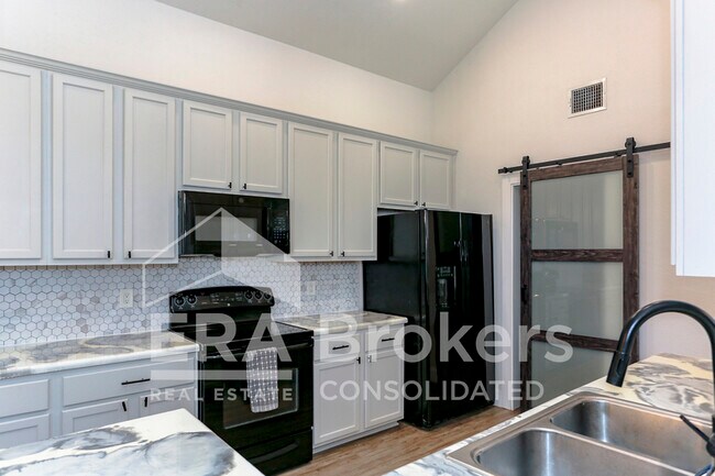 Building Photo - 6110 Melanie Dr