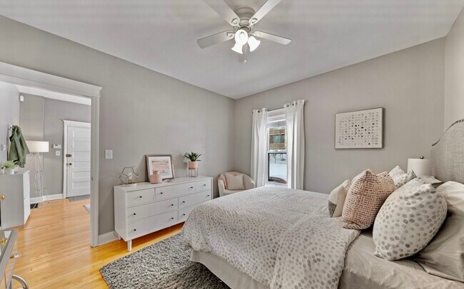 Building Photo - 3807 N Ravenswood Ave