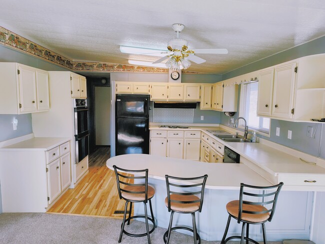 Building Photo - 1715 17th Ave S