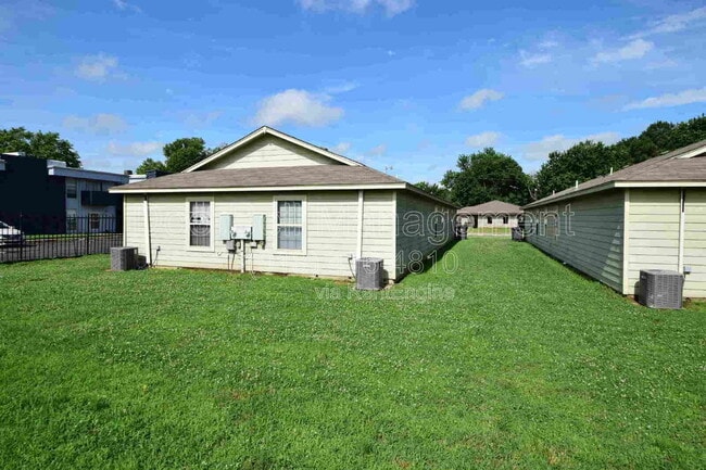 Building Photo - 6023 S Madison Pl E