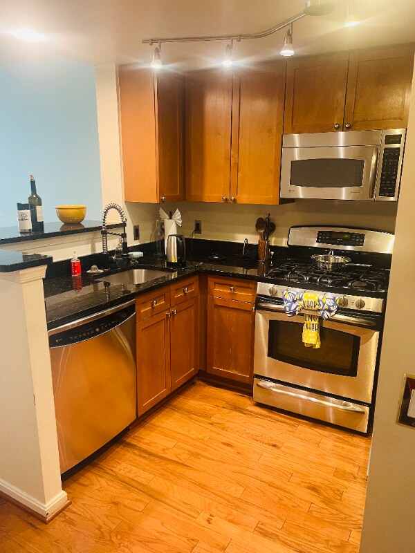 Building Photo - 930 Wayne Ave