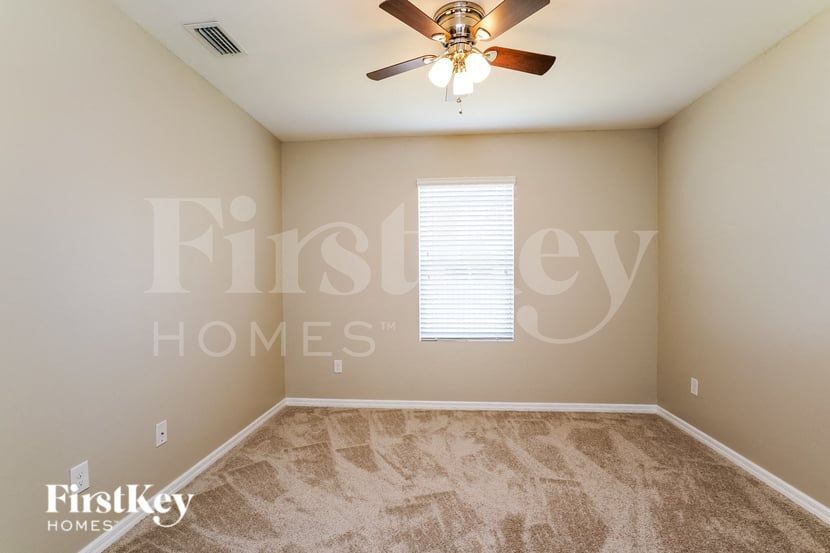 Building Photo - 1402 NW Juanita Pl