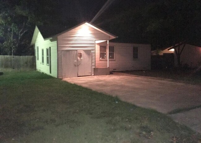 Building Photo - 167 West Wildwood Drive