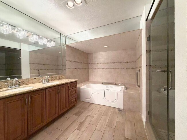 Building Photo - 3174 Bel Air Dr