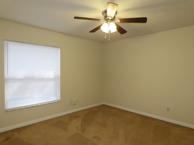 Building Photo - Spacious 4 Bedroom Pool Home Plus Addition...
