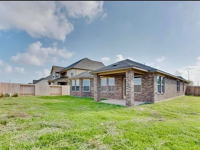 Building Photo - 2418 Humble Wy