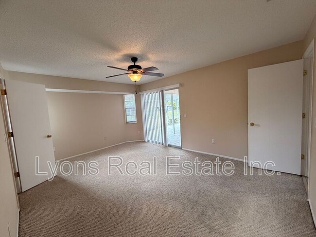 Building Photo - 25043 Palisade Rd