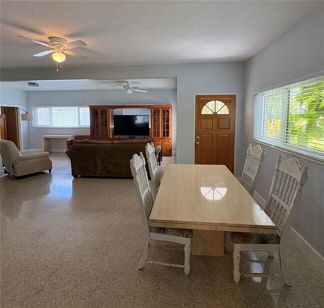 Building Photo - 1339 Royal Palm Dr S