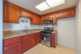 Building Photo - Beautiful Townhome in Garden Grove for Lease
