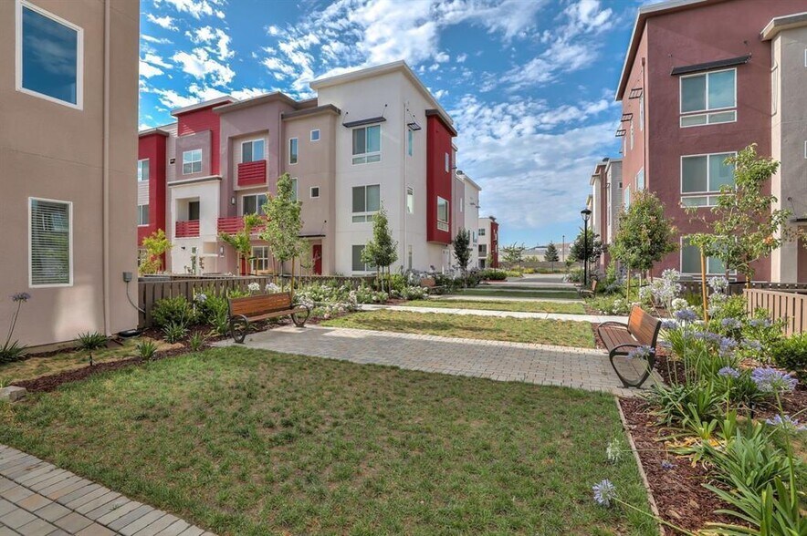 Building Photo - 5513 Great Oaks Pky
