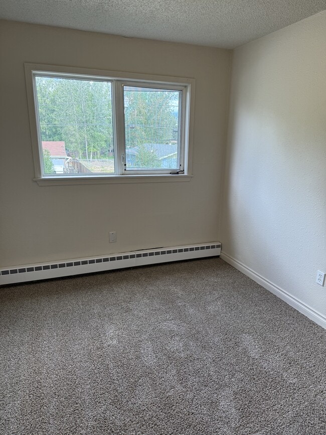 Building Photo - 100 B St