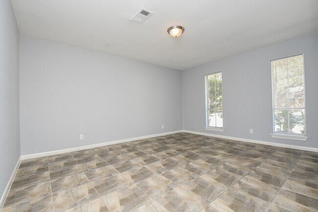 Building Photo - 4811 Shatner Dr