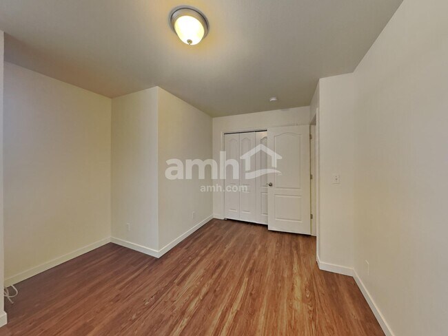 Building Photo - 1405 W Chance Ct