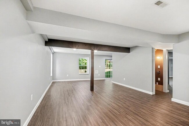 Building Photo - 8052 Buckthorne Run