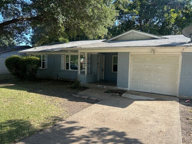Primary Photo - 3160 Chatsworth Dr