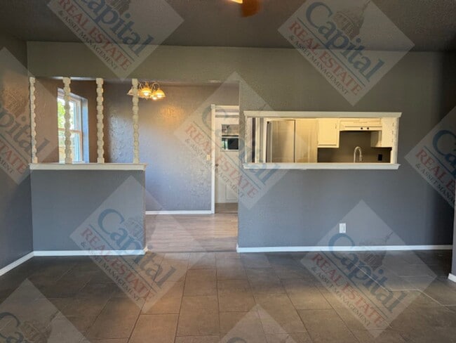 Building Photo - 804 Ranchoak Dr