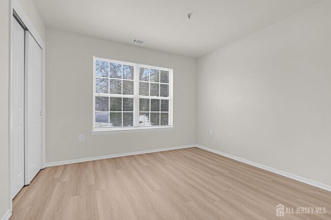 Building Photo - 12 High Pointe Way