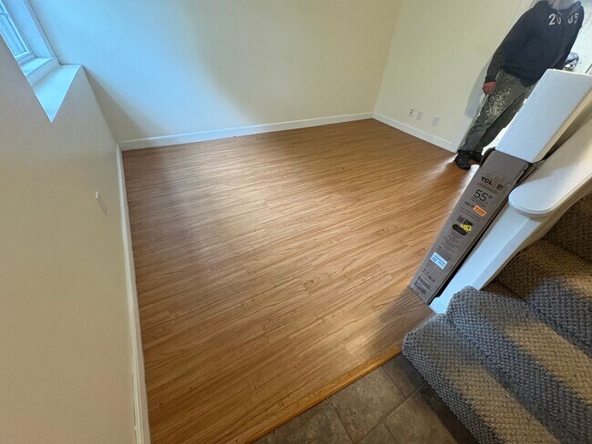 Building Photo - Newly updated 2 Bedroom Townhouse in quite neighborhood