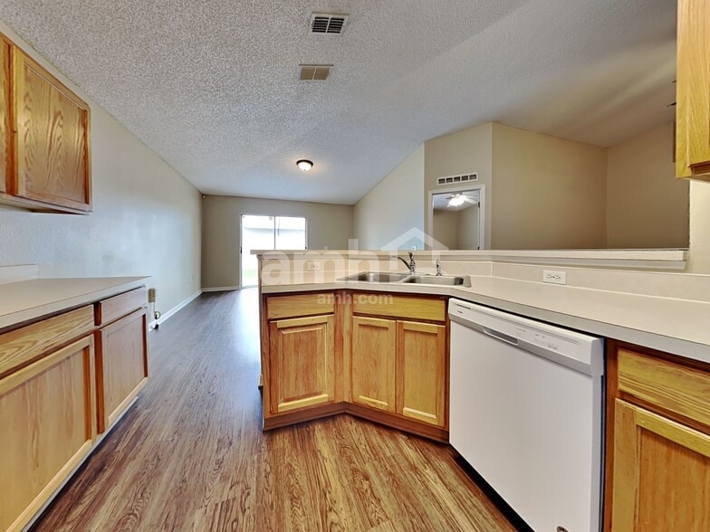 Building Photo - 7363 Edenfield Park Rd