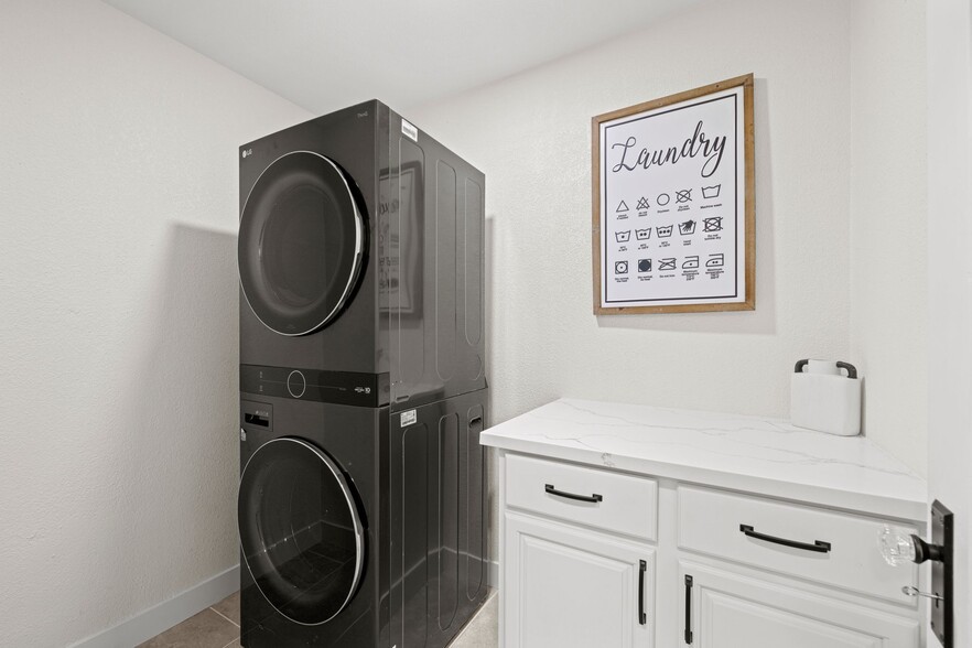 Laundry Room - 401 Alhambra Blvd